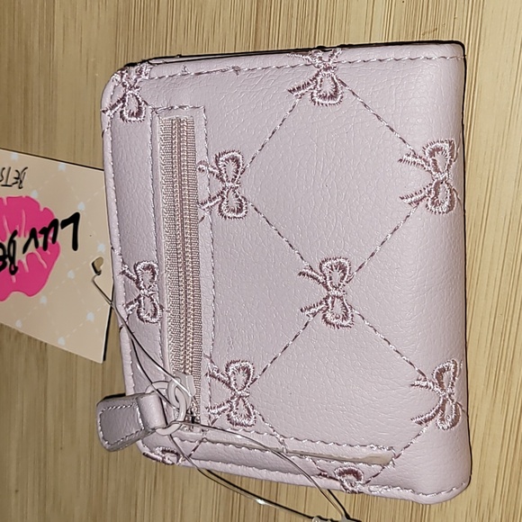 Betsey Johnson Lavendar Compact Wallet - Picture 3 of 6